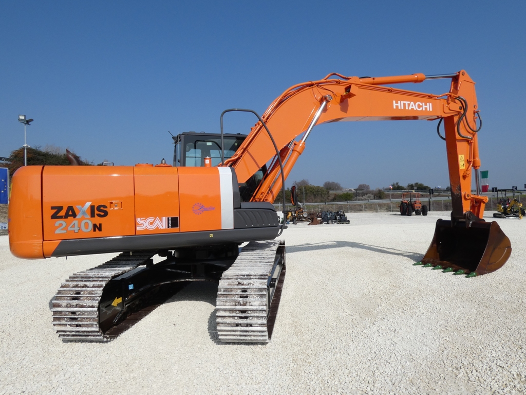 Escavatori HITACHI ZAXIS ZX 240 N 3 Solo 3095 Ore Zeta Macchine